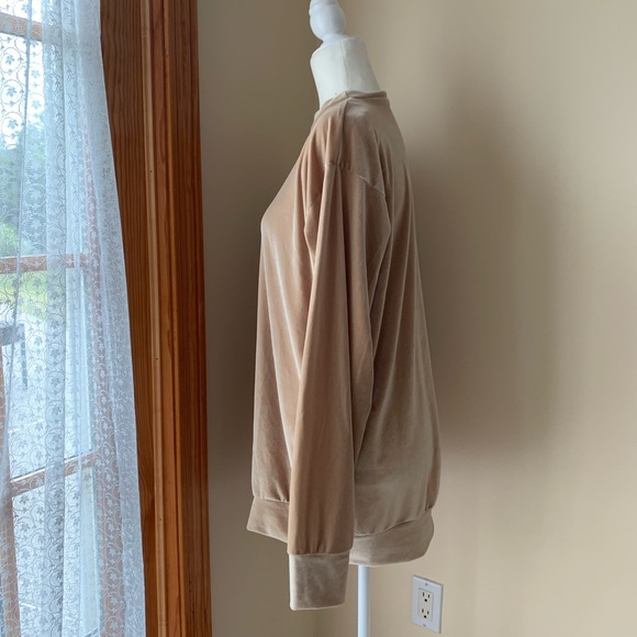 Laina Rauma gold leisure velvet top - Picture 5 of 7